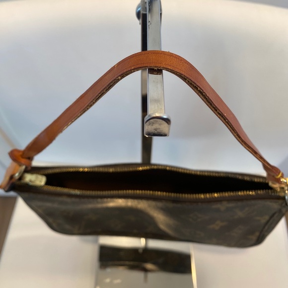 Louis Vuitton Pouchette Monogram Pochette Bag - Picture 7 of 12